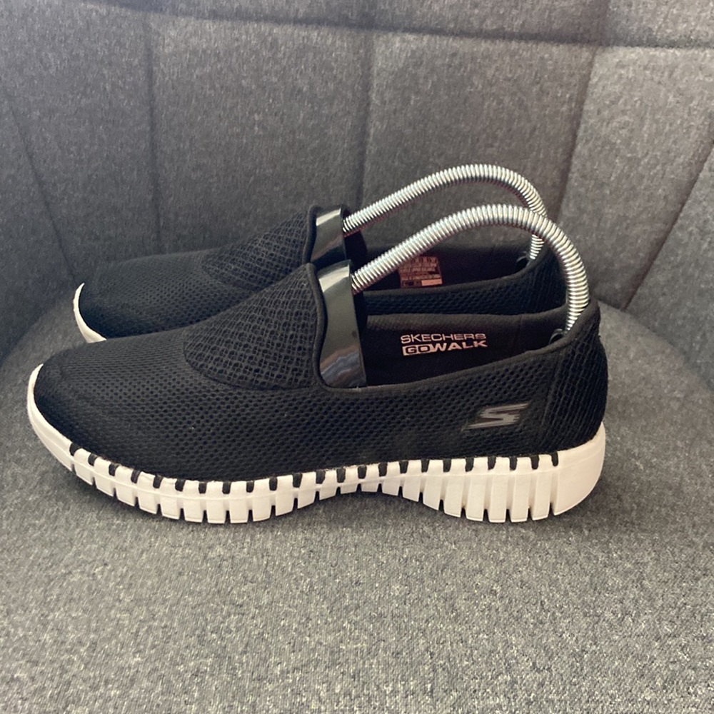 SKECHERS “GOGA” Black Go Walk Slip-On Sneakers Size 8 - Picture 3 of 7